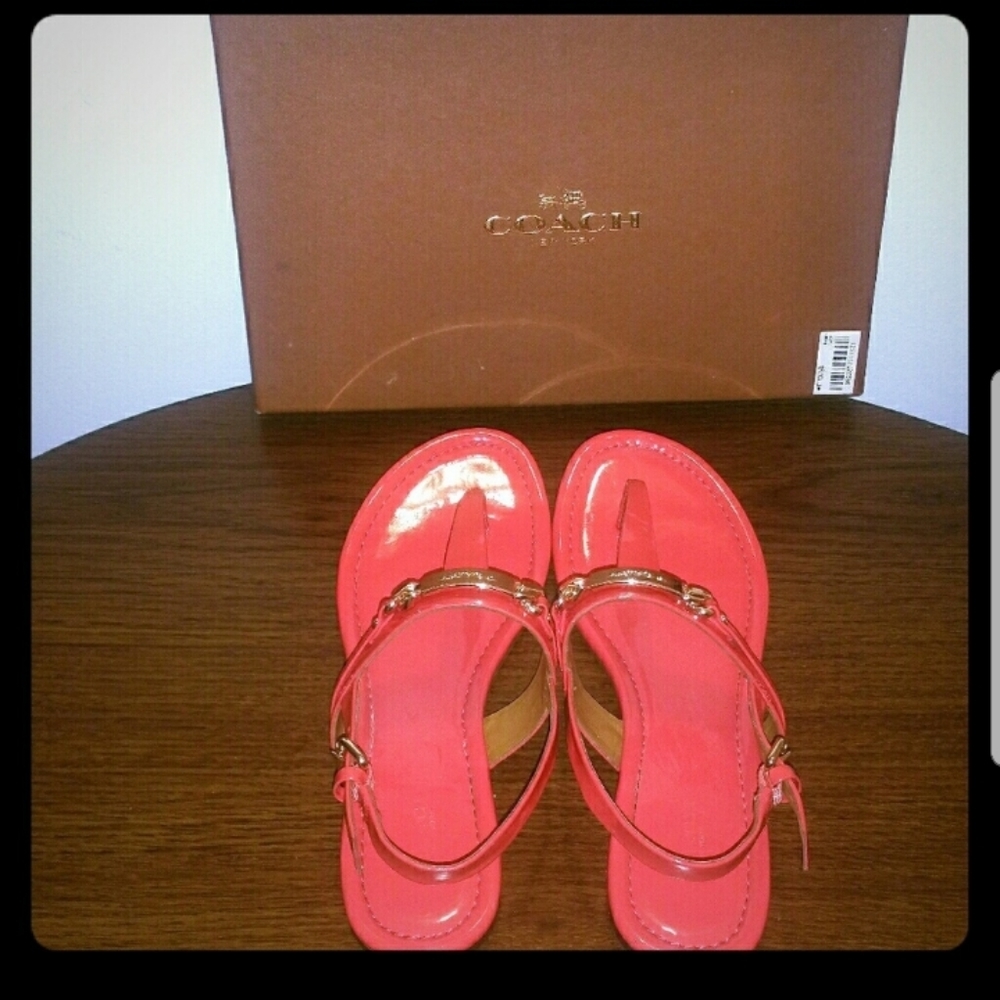 Coach Thong Pink w/Gold accents Sandal